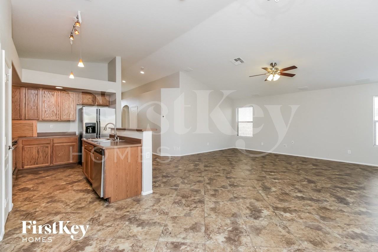 2060 W Goldmine Mountain Dr - Photo 5 of 15