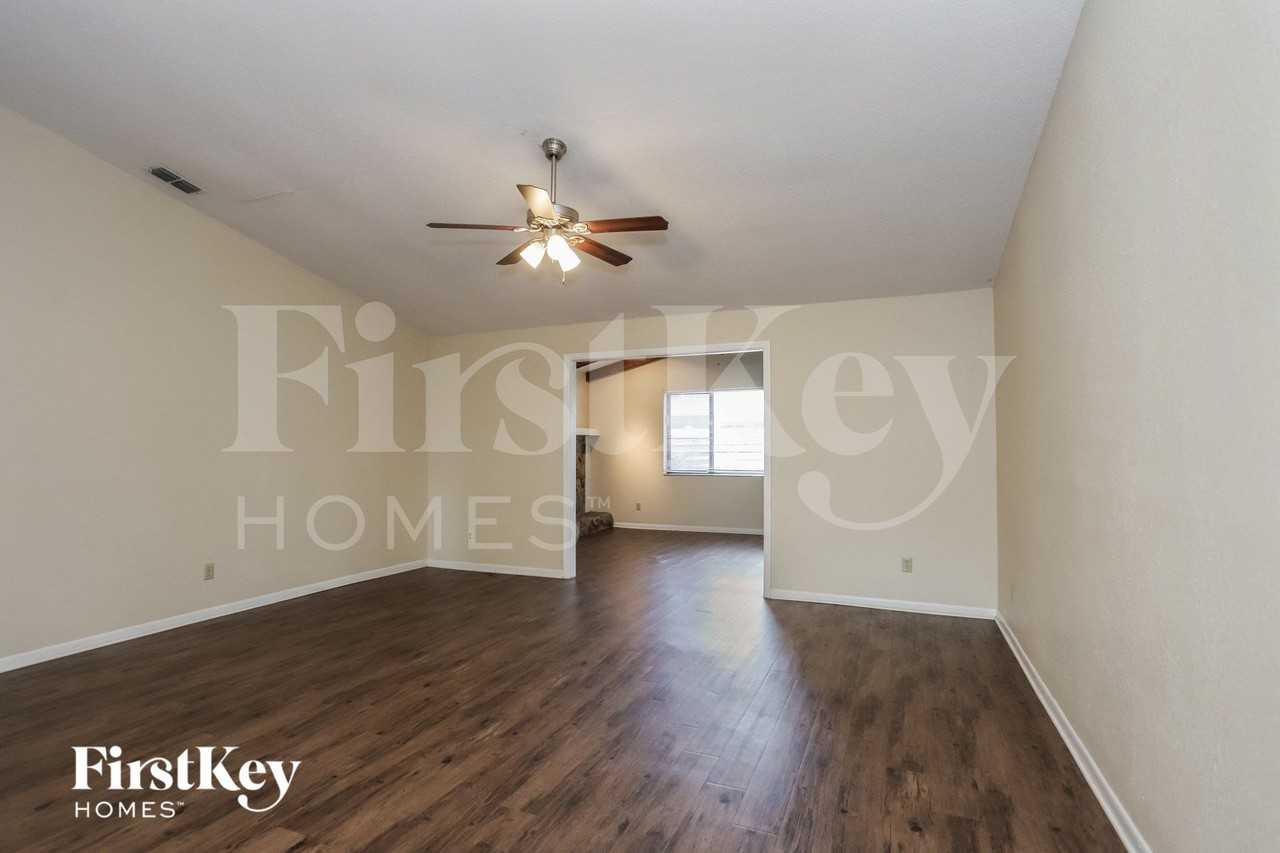 9923 57th Way N - Photo 2 of 15