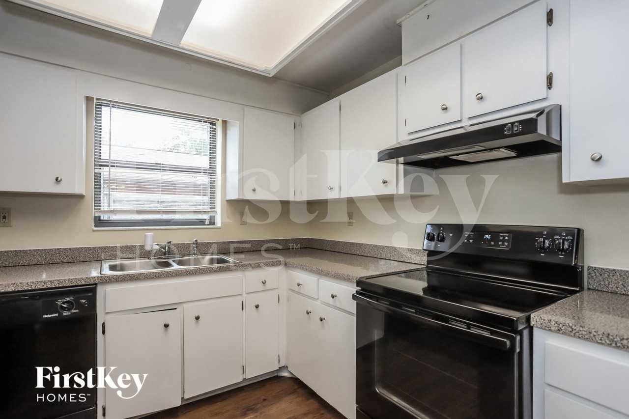 9923 57th Way N - Photo 4 of 15