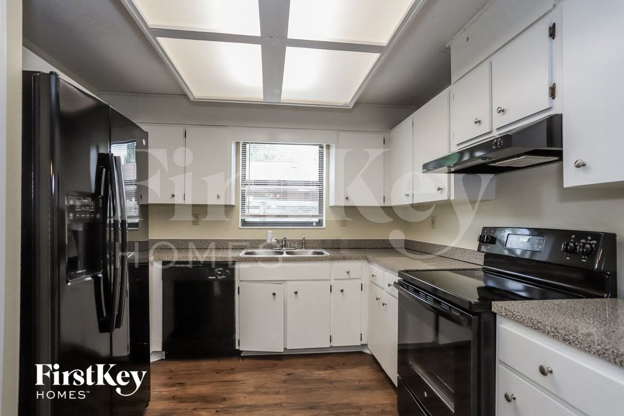 9923 57th Way N - Photo 5 of 15