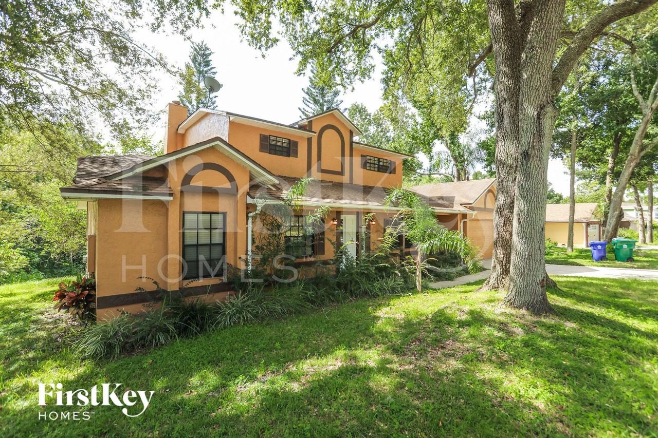 988 Glenview Cir - Photo 2 of 15