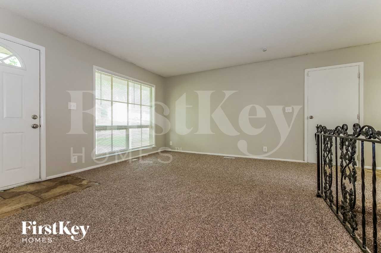 9309 Farley Ave - Photo 3 of 16