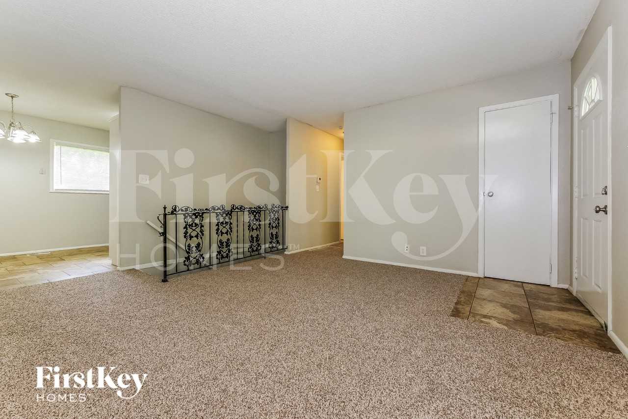 9309 Farley Ave - Photo 4 of 16
