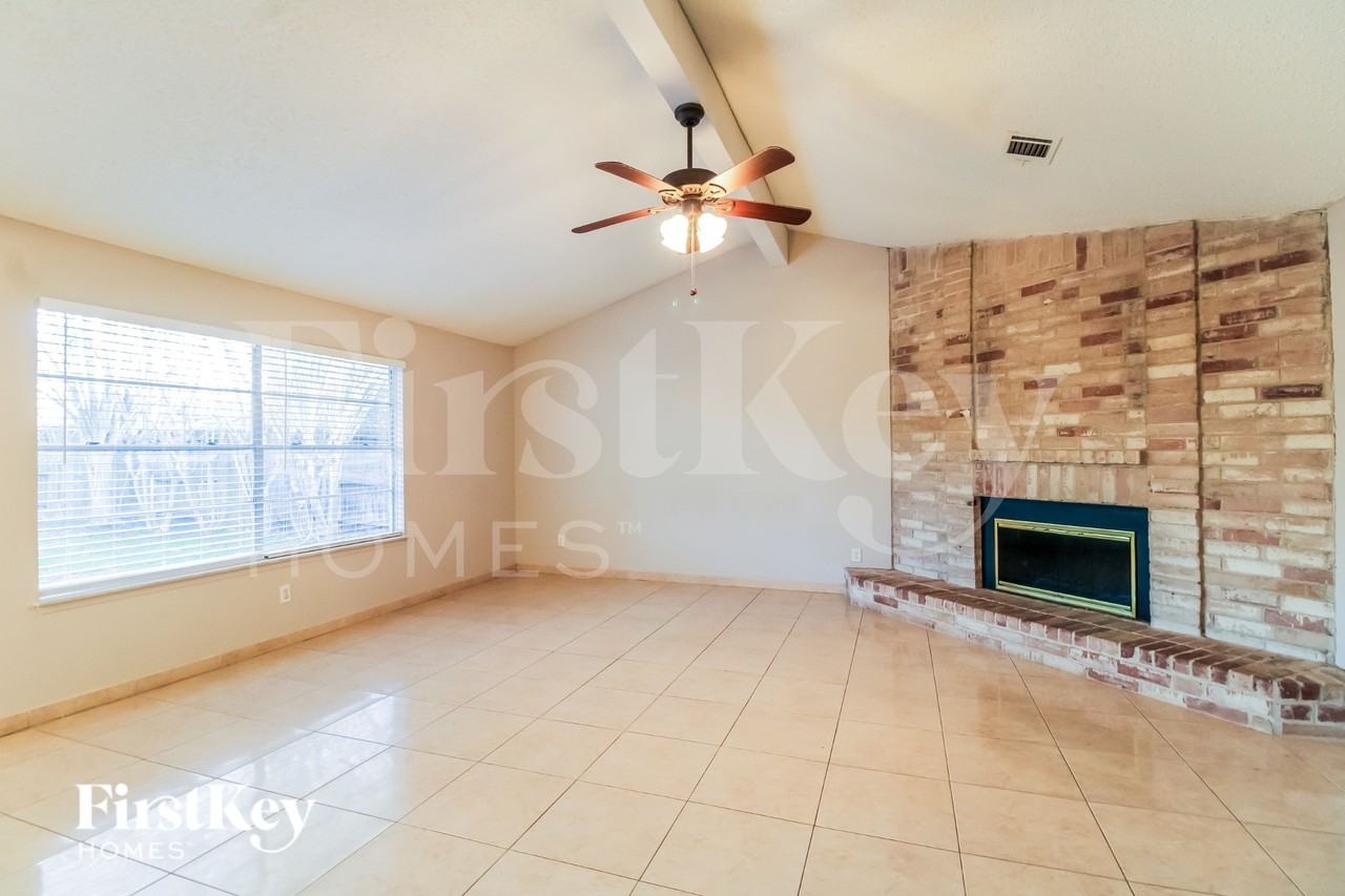 918 Cheyenne Meadows Dr - Photo 3 of 15