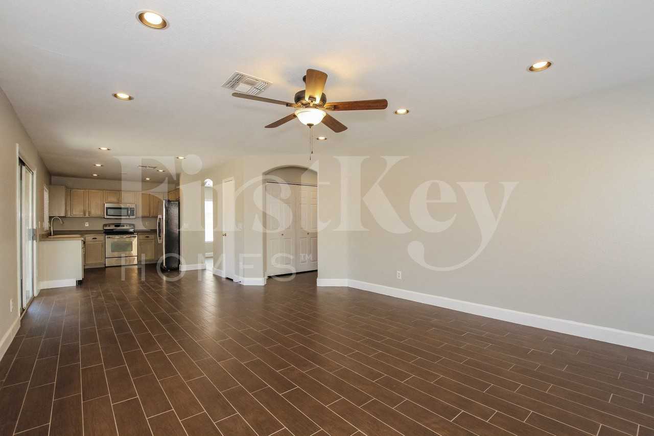 9156 W Quail Ave - Photo 3 of 15