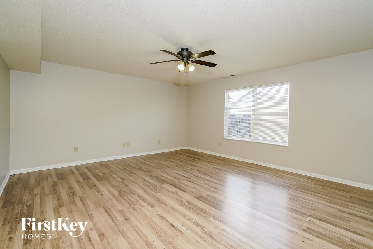 881 Briarstone Dr - Photo 2 of 15