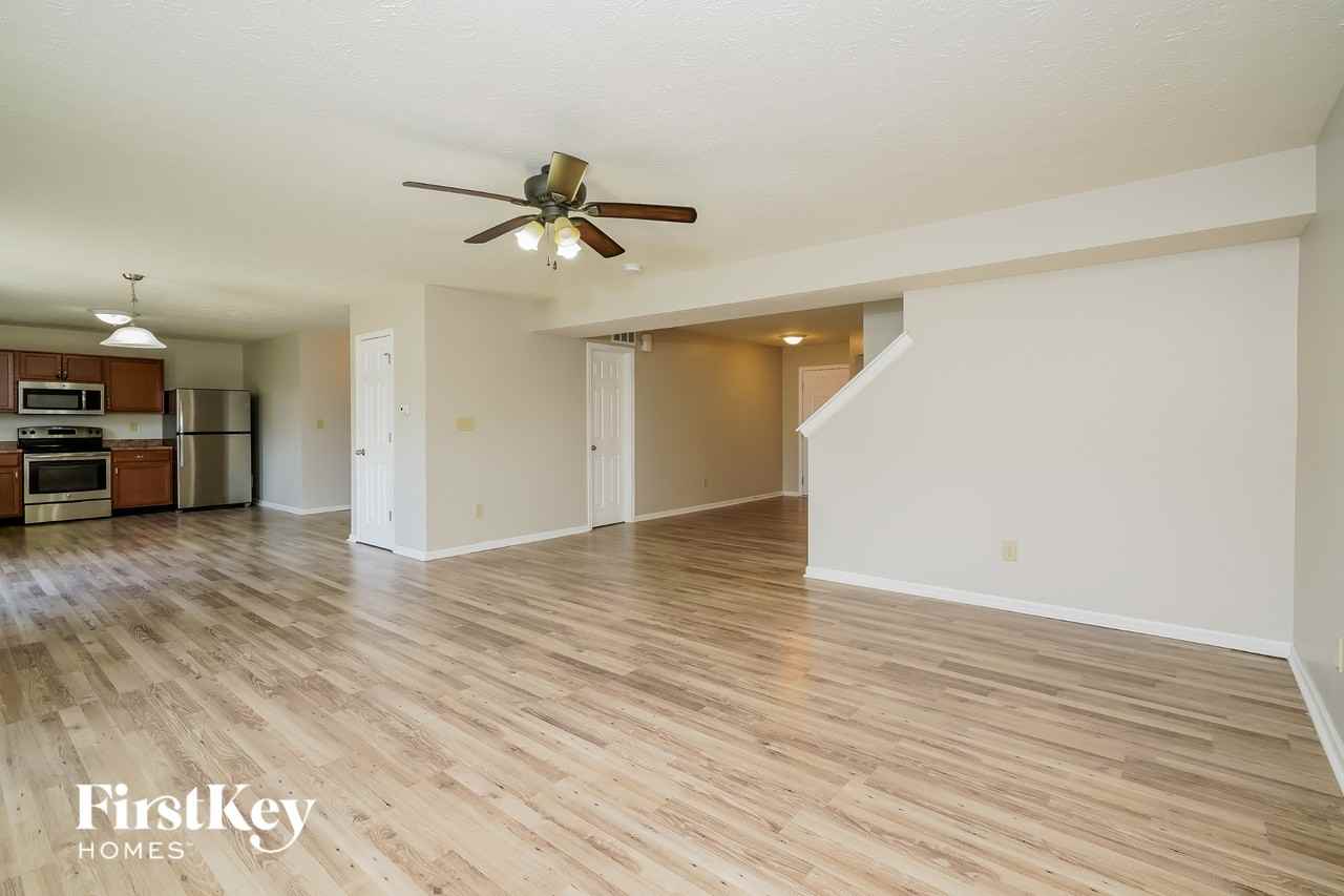 881 Briarstone Dr - Photo 3 of 15