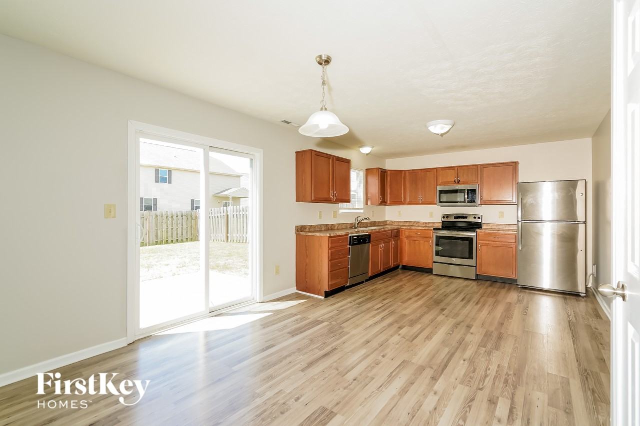 881 Briarstone Dr - Photo 4 of 15