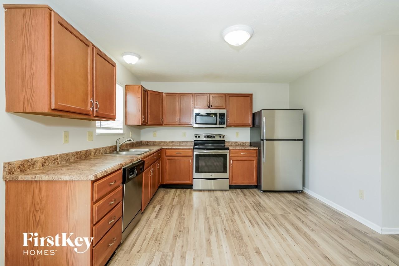 881 Briarstone Dr - Photo 5 of 15