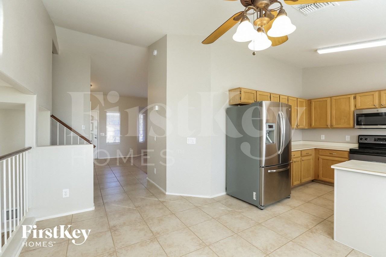 8735 W Sierra Vista Dr - Photo 4 of 15