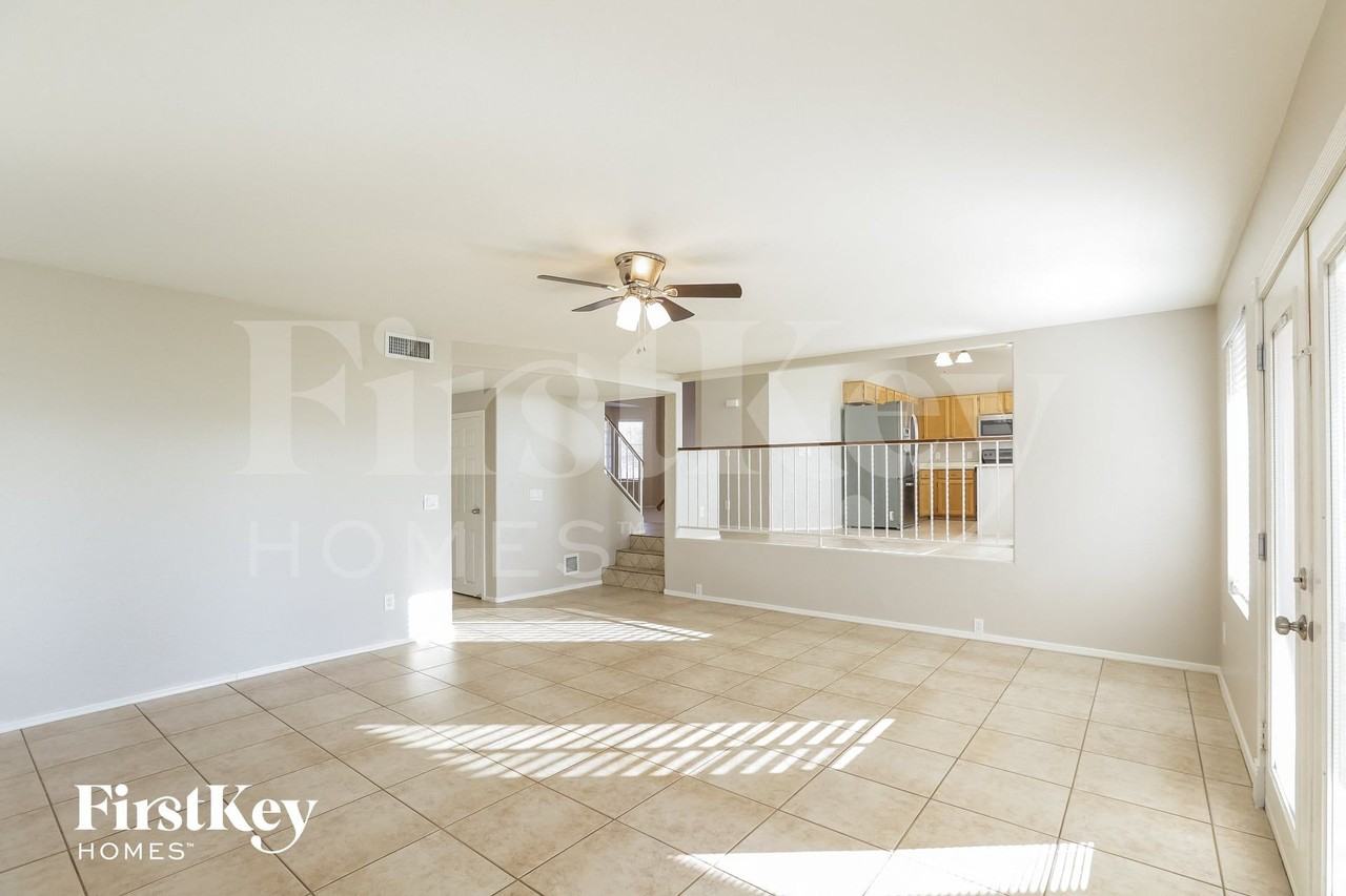 8735 W Sierra Vista Dr - Photo 5 of 15