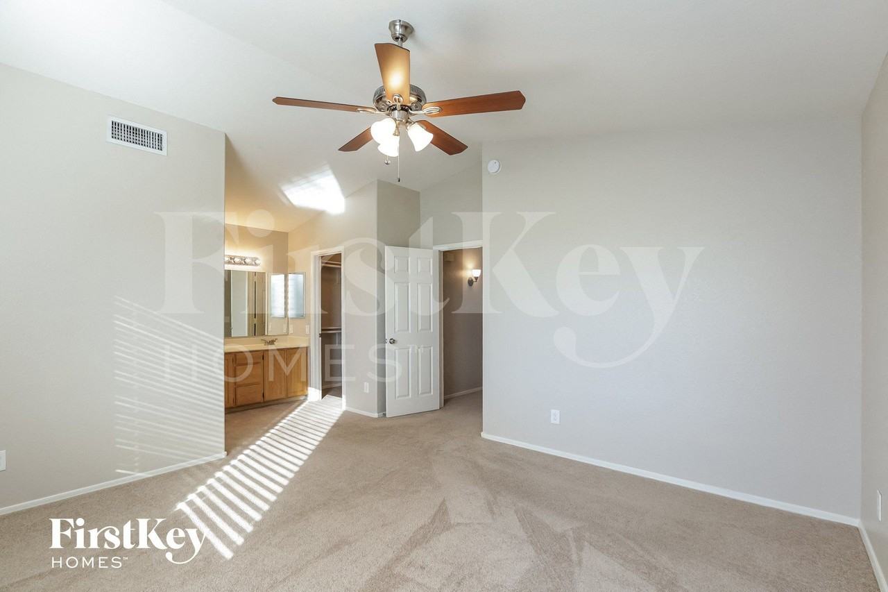 8735 W Sierra Vista Dr - Photo 7 of 15