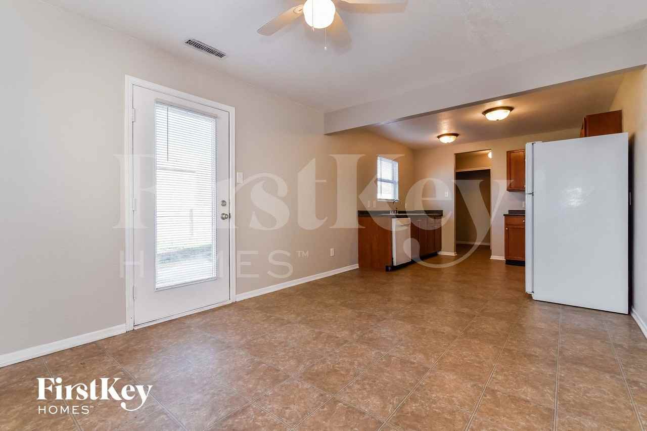 8016 Grove Berry Way - Photo 4 of 15