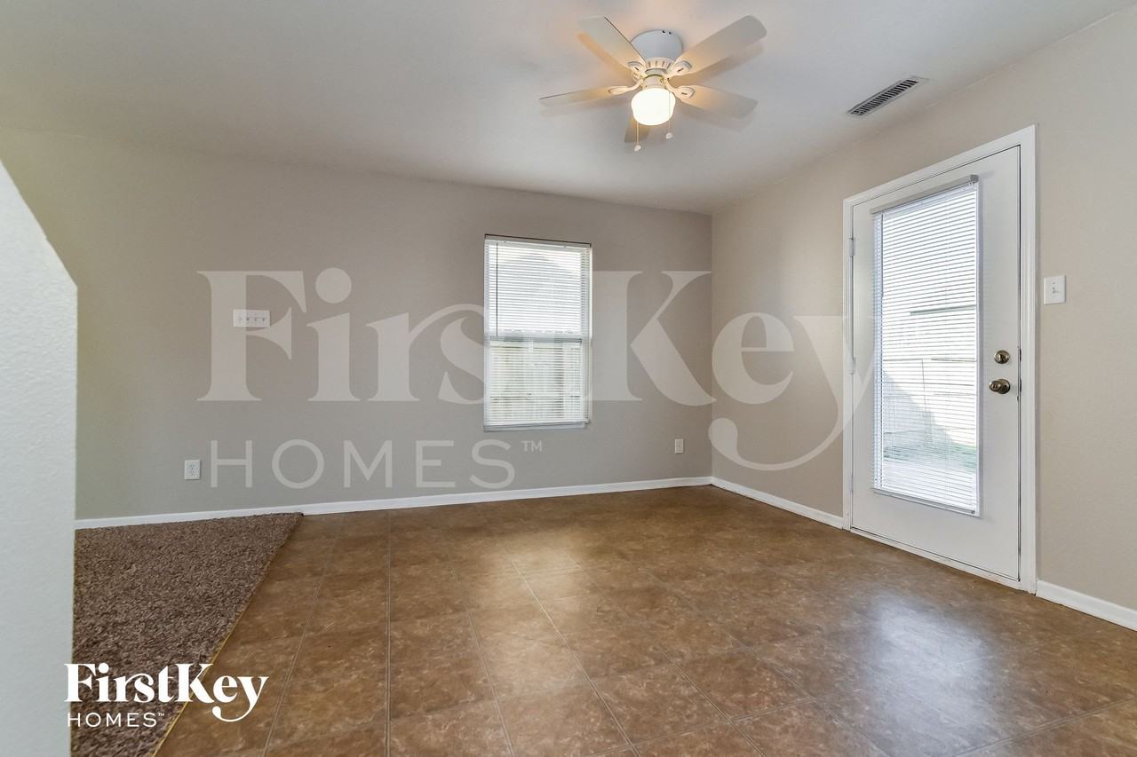 8016 Grove Berry Way - Photo 5 of 15