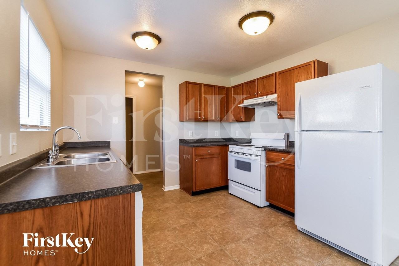 8016 Grove Berry Way - Photo 6 of 15