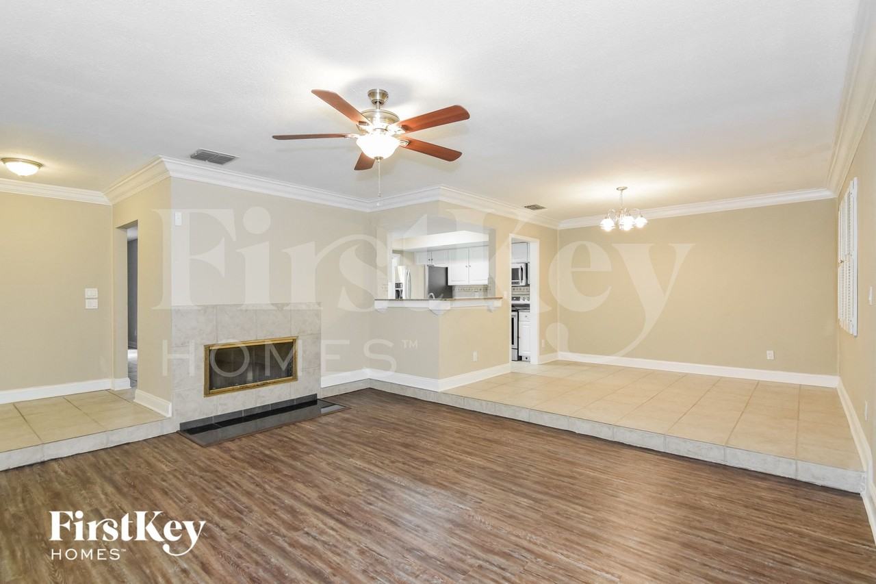 8006 La Serena Dr - Photo 4 of 15