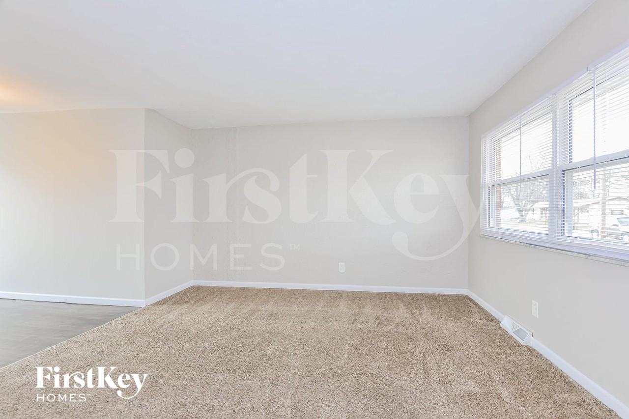 8 Oak Dr - Photo 3 of 14