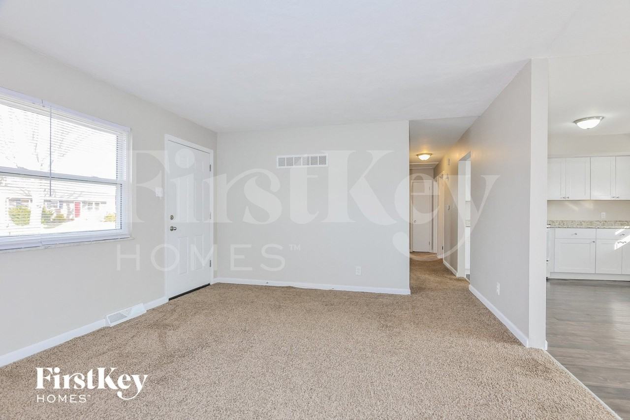 8 Oak Dr - Photo 4 of 14