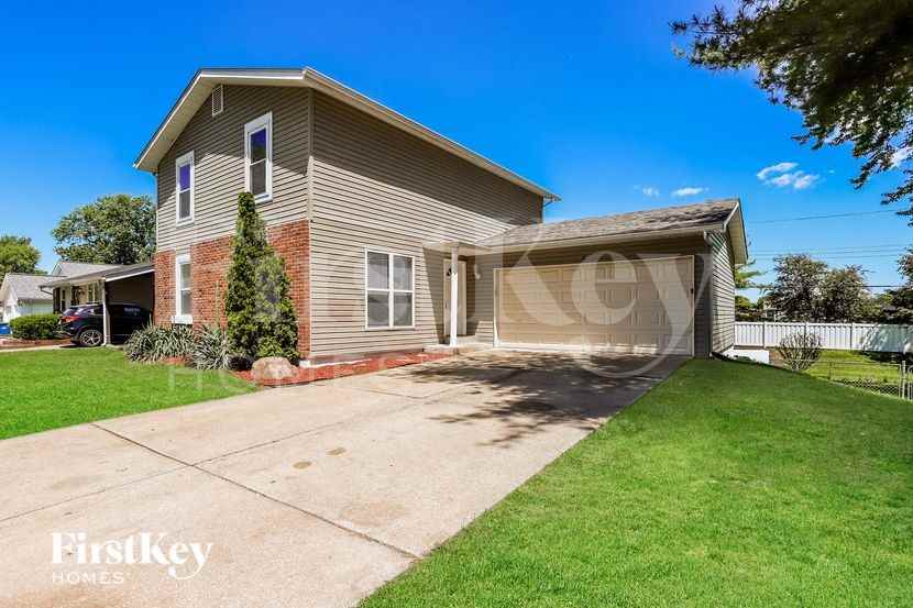 8 Four Winds Dr - Photo 2 of 15