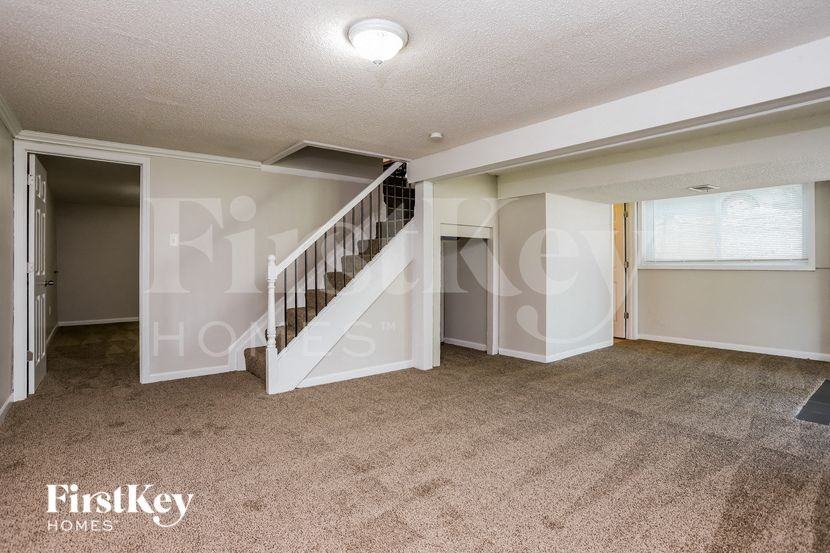 8 Four Winds Dr - Photo 3 of 15