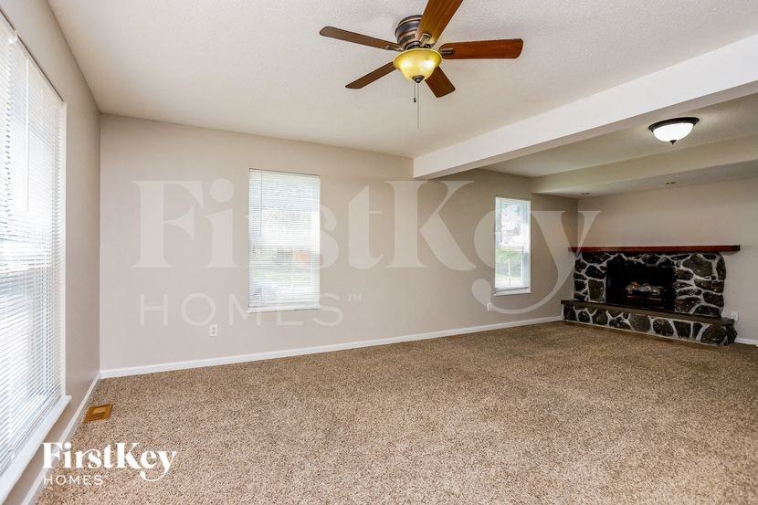 8 Four Winds Dr - Photo 4 of 15