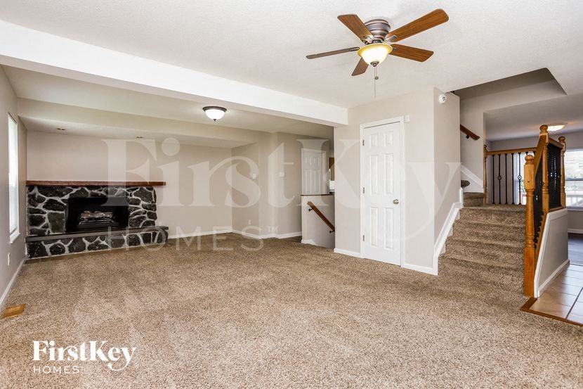 8 Four Winds Dr - Photo 5 of 15