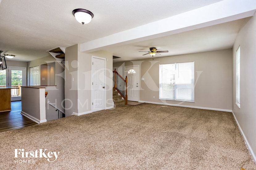 8 Four Winds Dr - Photo 6 of 15