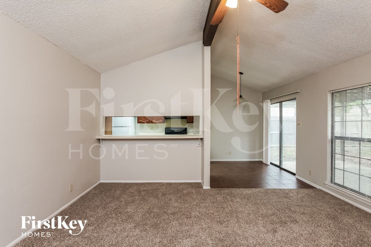 7527 Lincoln Village Dr - Photo 4 of 16