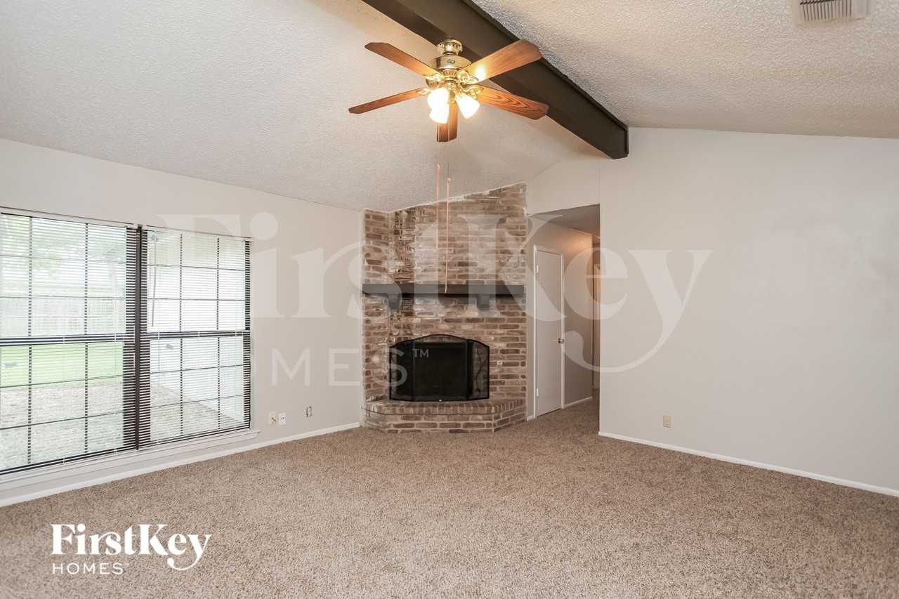 7527 Lincoln Village Dr - Photo 5 of 16