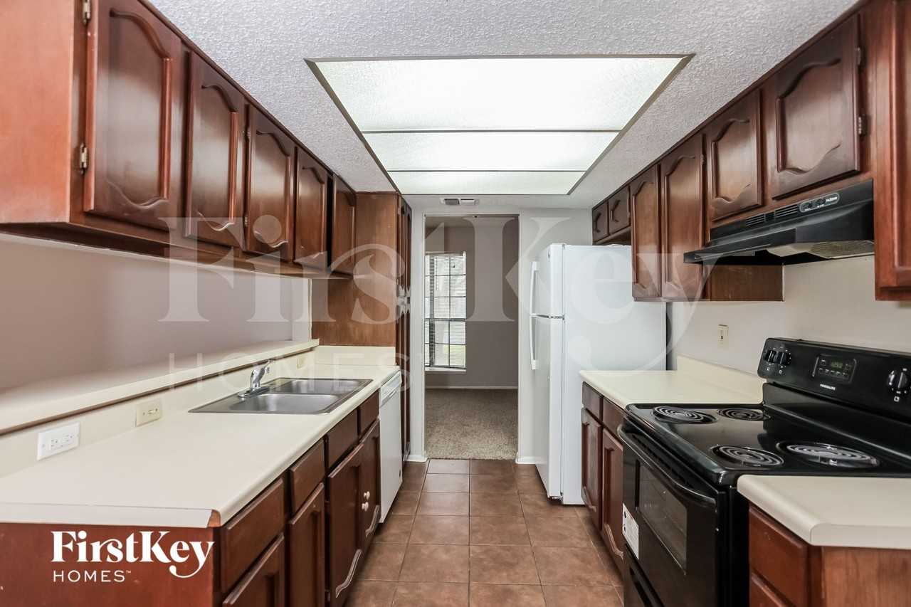 7527 Lincoln Village Dr - Photo 7 of 16