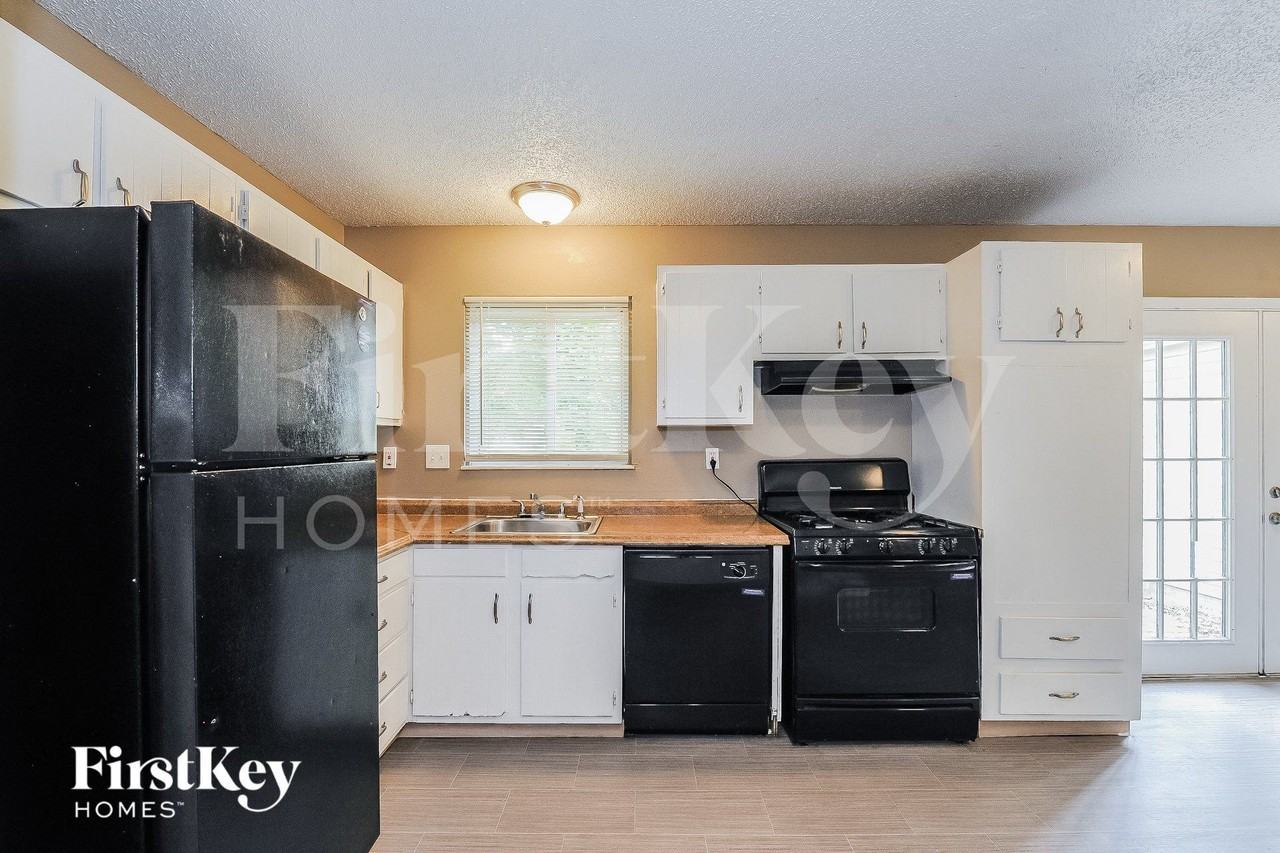 733 Watersedge Dr - Photo 6 of 15