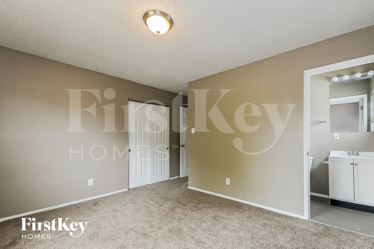 733 Watersedge Dr - Photo 7 of 15