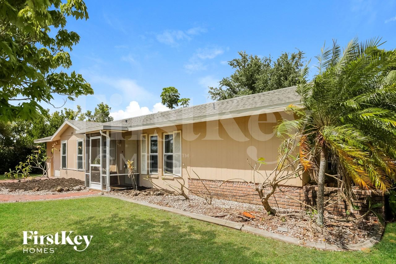 727 Se 9th Pl - Photo 2 of 16