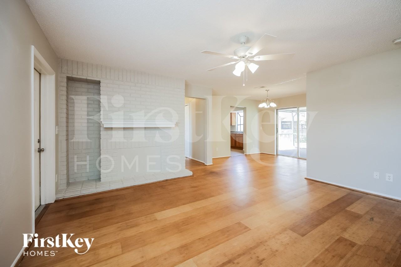 727 Se 9th Pl - Photo 4 of 16