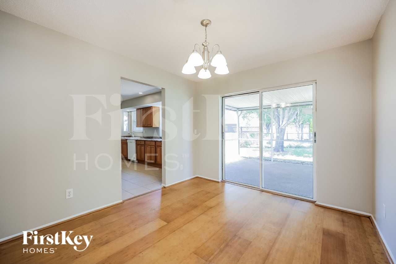 727 Se 9th Pl - Photo 5 of 16