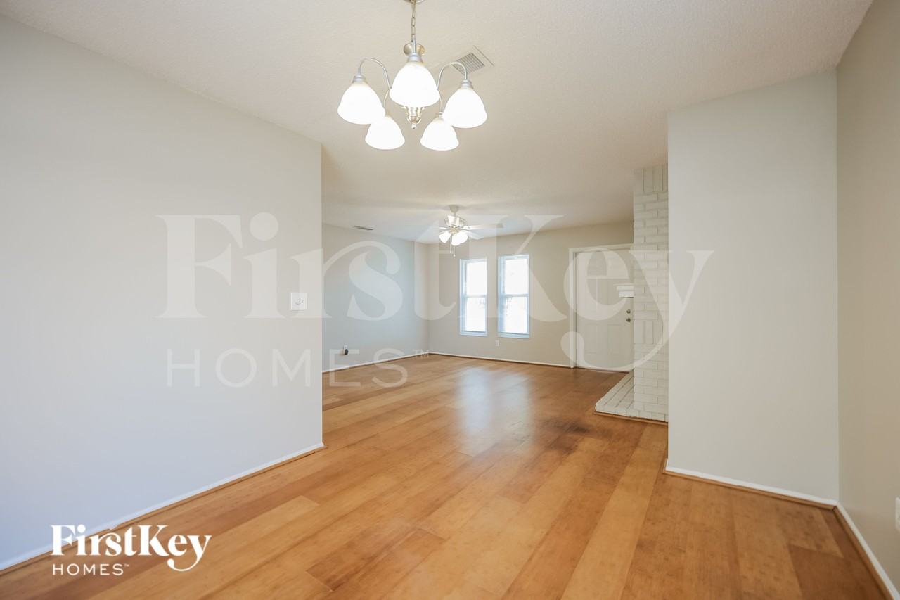 727 Se 9th Pl - Photo 6 of 16