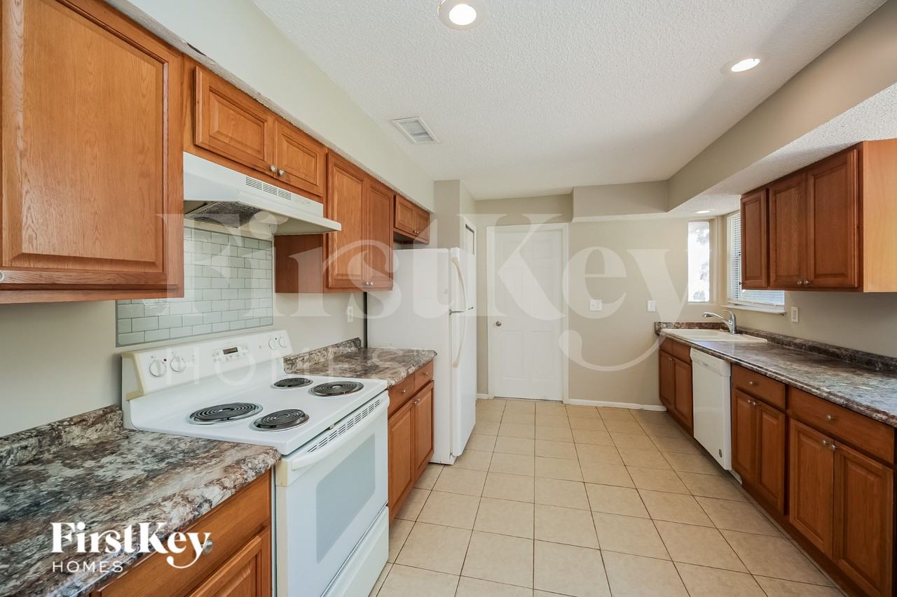 727 Se 9th Pl - Photo 7 of 16