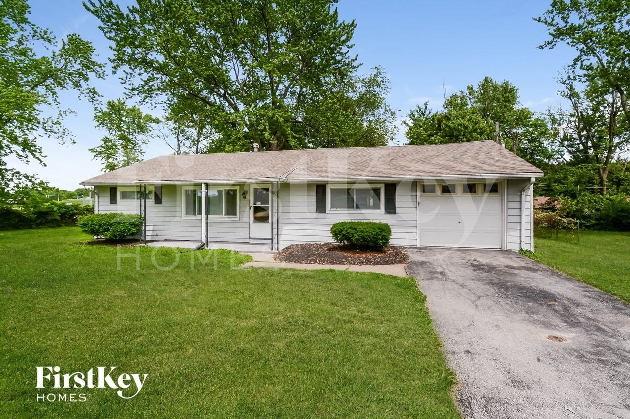 704 Highland Dr - Photo 2 of 15