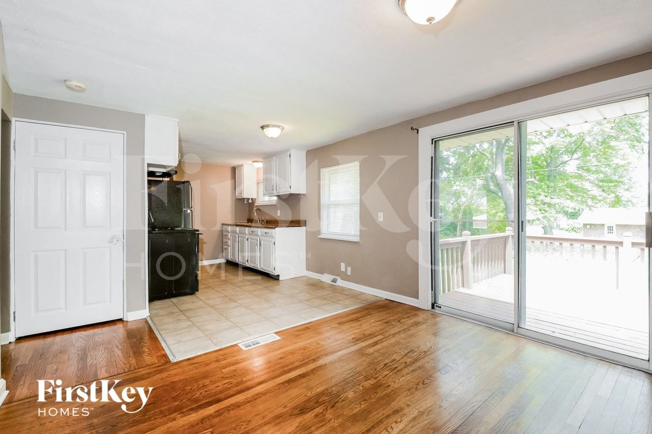 704 Highland Dr - Photo 6 of 15