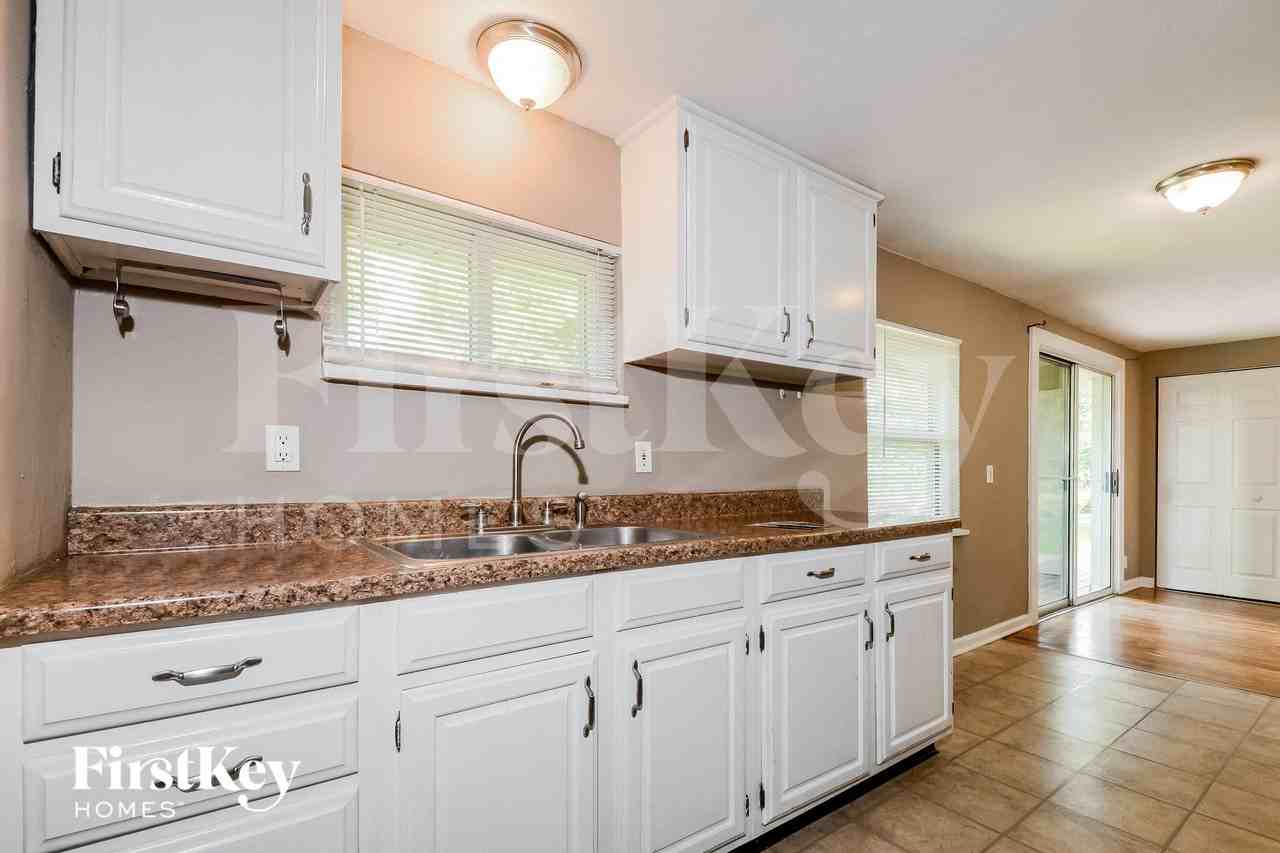 704 Highland Dr - Photo 7 of 15