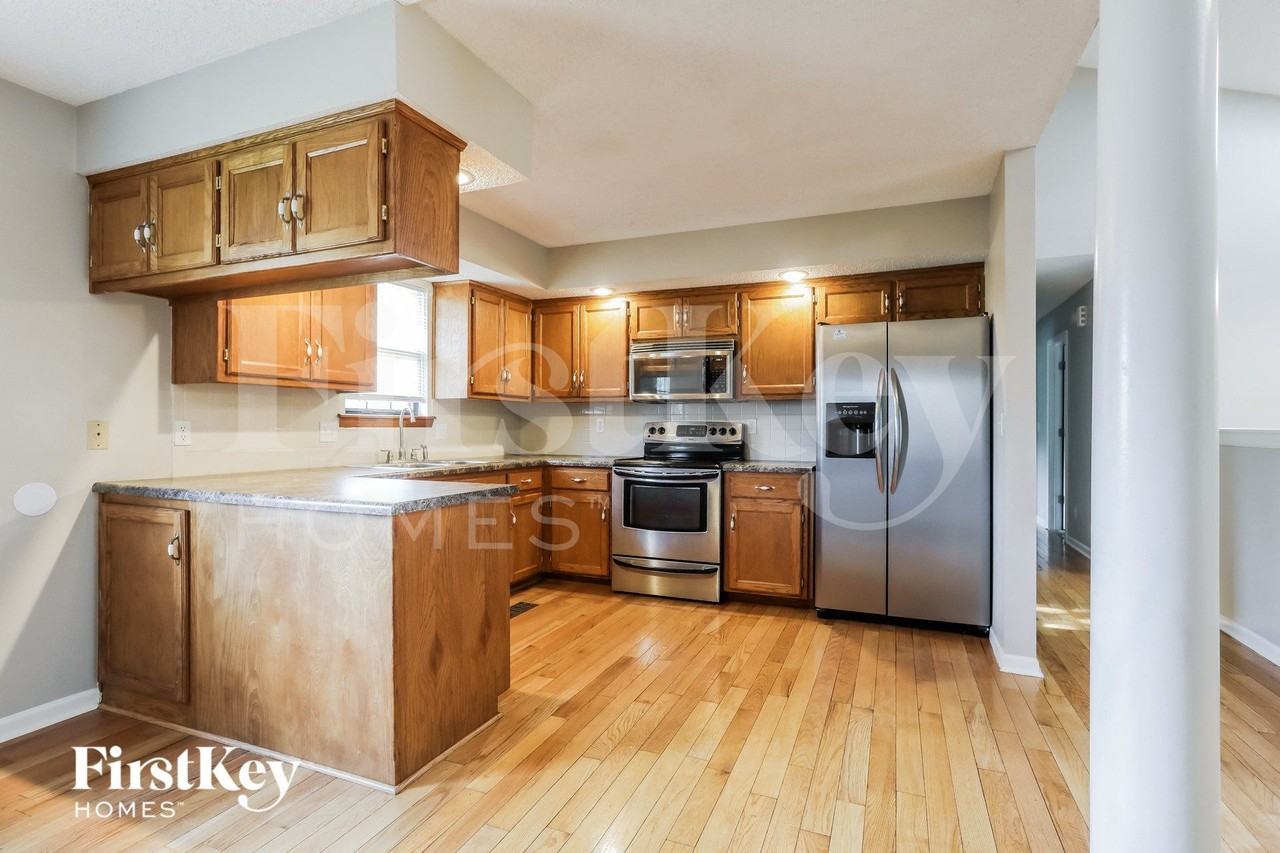 704 Autumn Dr - Photo 6 of 15