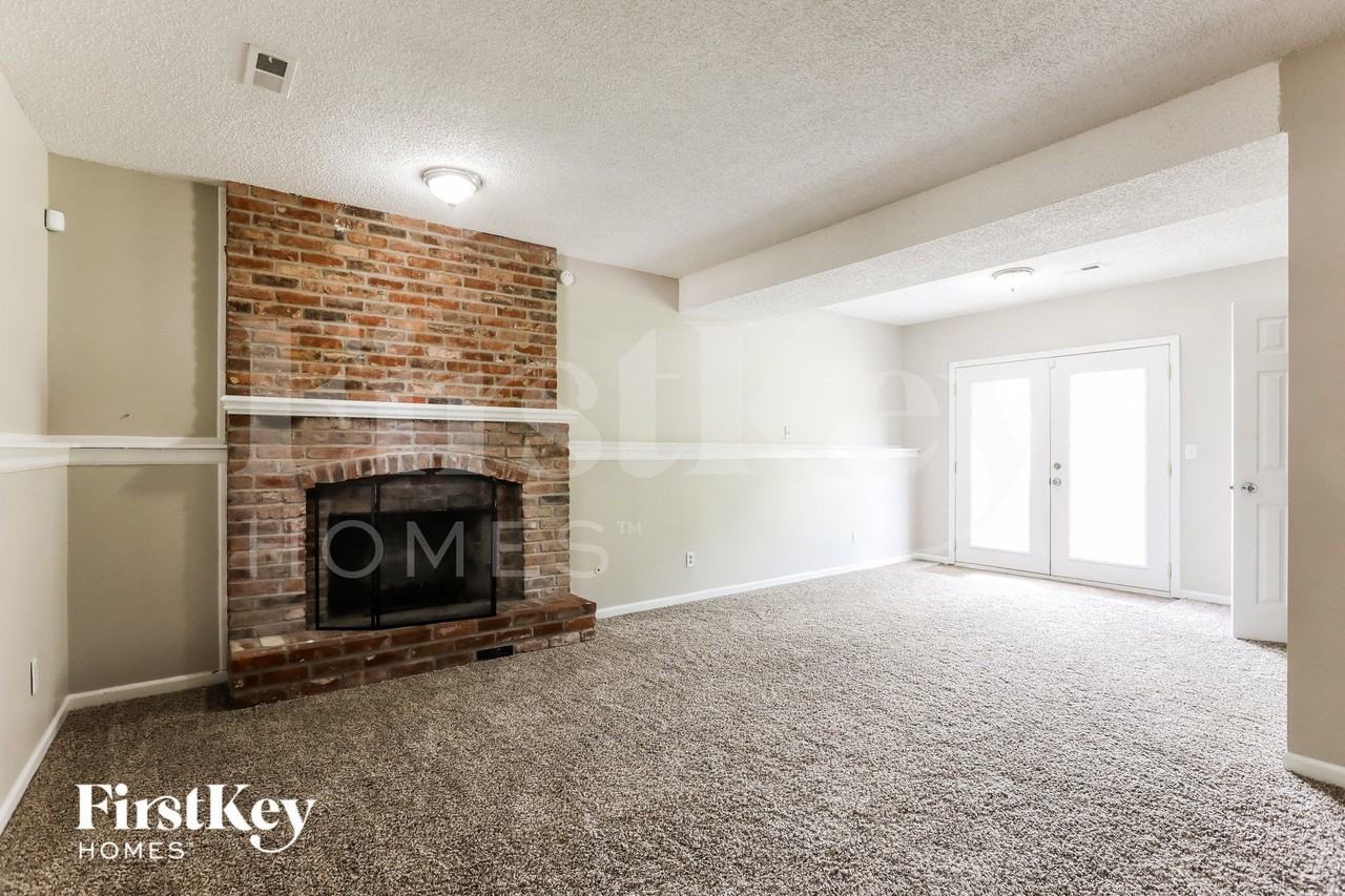 704 Autumn Dr - Photo 7 of 15