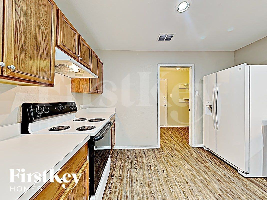 6933 Meadow Way Ln - Photo 5 of 17