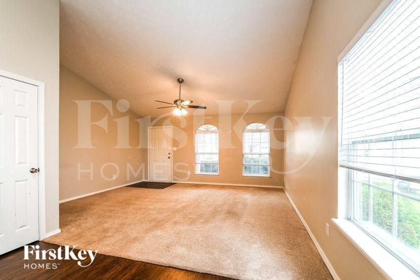 6738 Wimbledon Dr - Photo 3 of 15