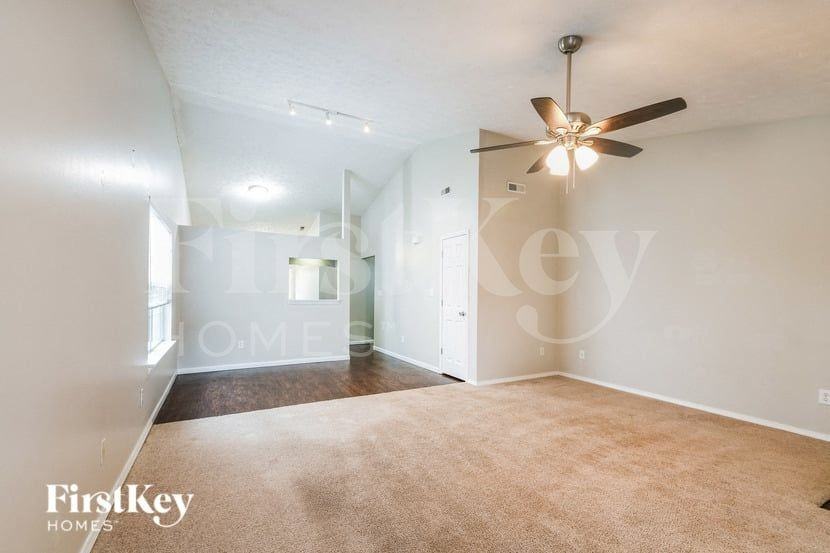 6738 Wimbledon Dr - Photo 4 of 15