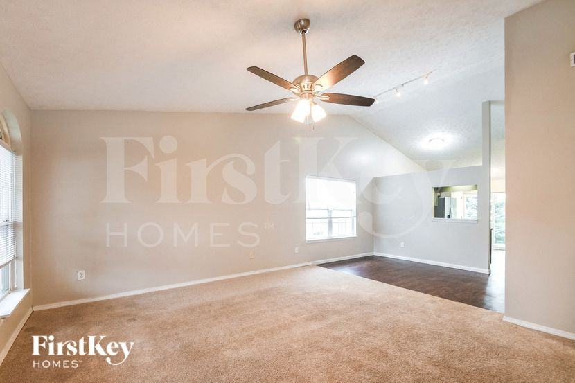 6738 Wimbledon Dr - Photo 5 of 15