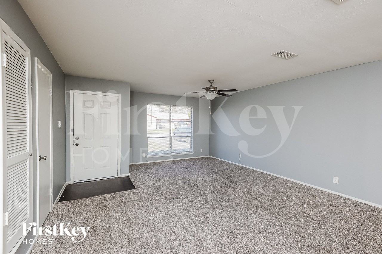 6709 Alma St - Photo 2 of 15