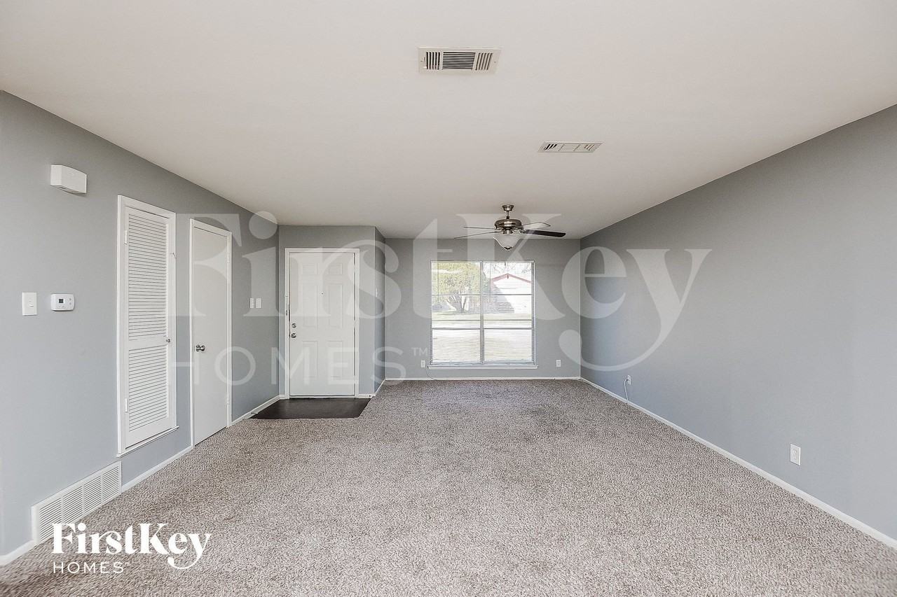 6709 Alma St - Photo 3 of 15