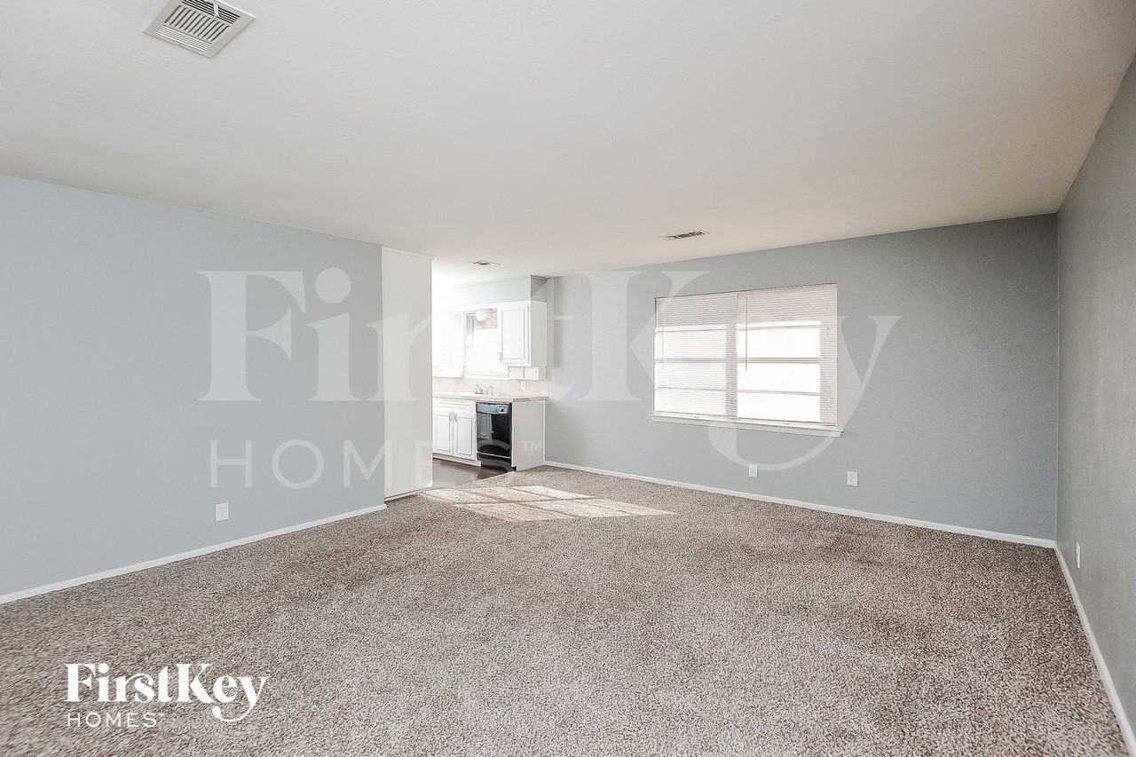 6709 Alma St - Photo 6 of 15