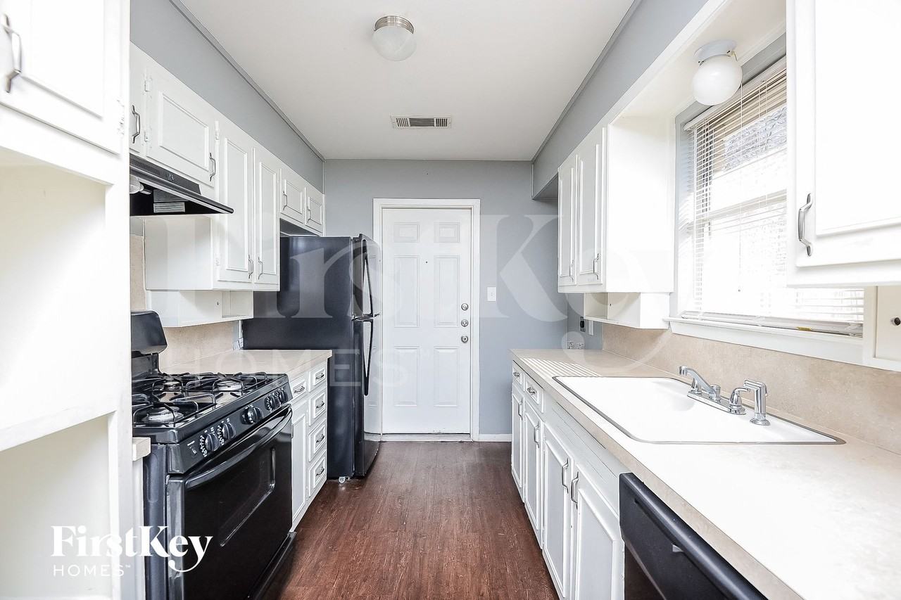 6709 Alma St - Photo 7 of 15